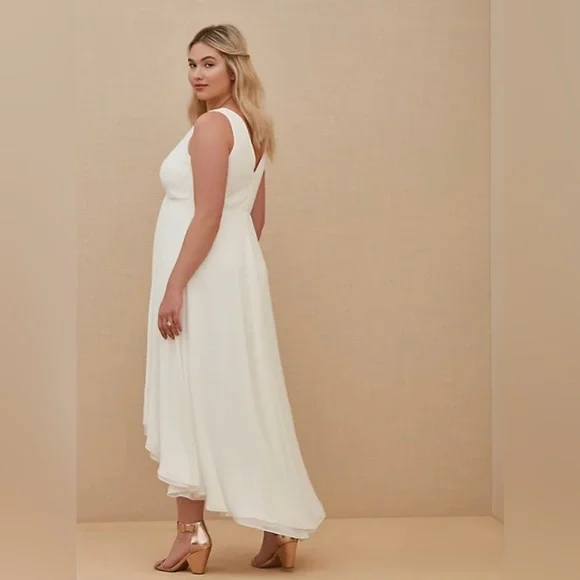 NWT Torrid SPECIAL OCCASION IVORY CHIFFON HI-LO DRESS: Size 22 - Picture 3 of 4